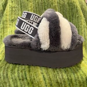 UGG platform slides, size 5.5